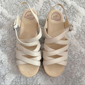 ❣️🎉 Dansko Women’s Stevie Sandal Cream